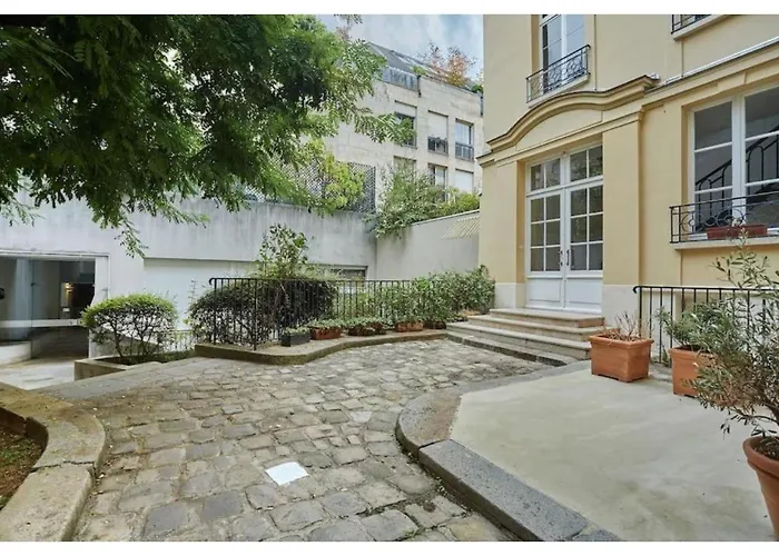 Appartement Le Marais Place Des Vosges By Prestige Paris