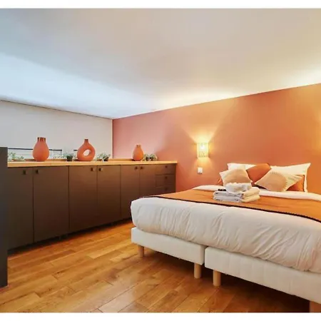 Appartement Le Marais Place Des Vosges By Prestige Paris